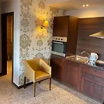Apartment Royal & *