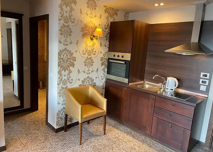 アパート Royal & *