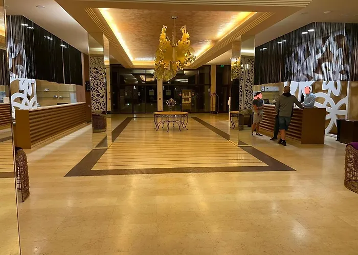 Royal & アパート *