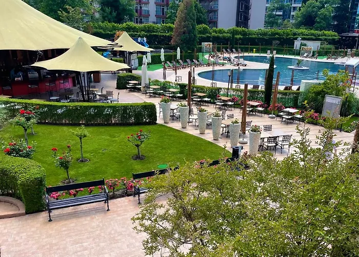 Royal & アパート